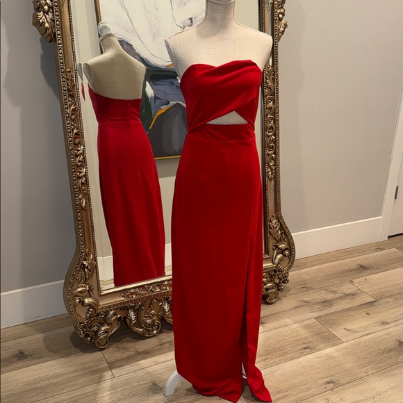 Lulu's Strapless Scarlet Gown - Picture 5 of 8